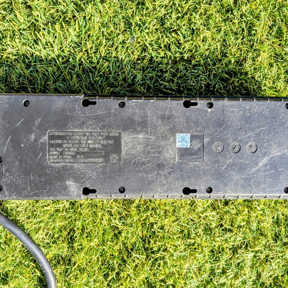 Dynex TE1080 8ft Corded 10-Outlet Surge Protector/RJ-11/Coaxial Input/Output GUC - Picture 3 of 4